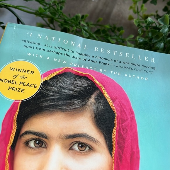 📚 4/$20 BOOK: I am Malala by Malala Yousafzai - Nobel Peace Prize Winner - Picture 3 of 3